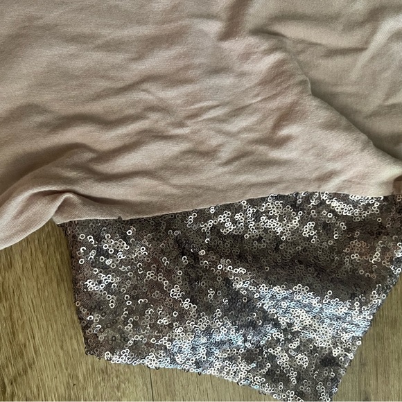 American Eagle pink sequin tee - Picture 4 of 4